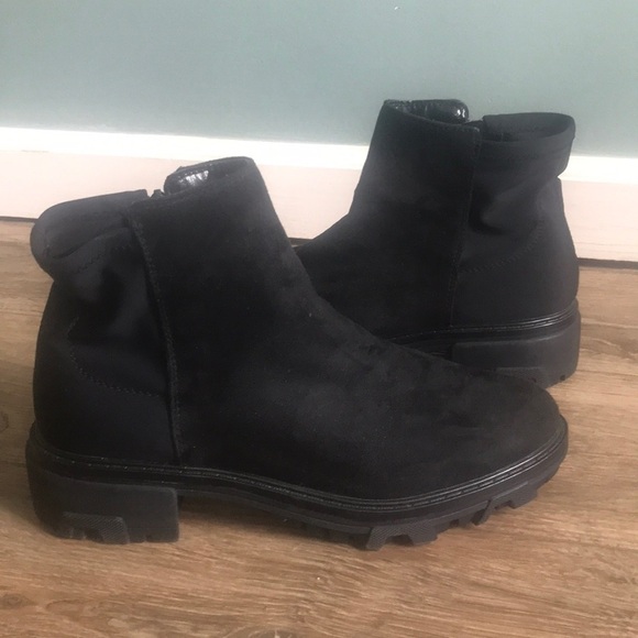 UNISA chunky platform boots. Vegan. Y2K 90’s Bratz. Punk goth minimalist sz 9.5 - Picture 1 of 8